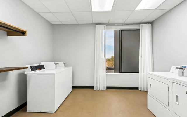 Spark by Hilton Phoenix East Mesa