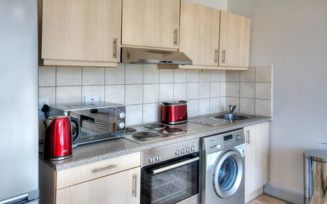 Four Seasons Apartments