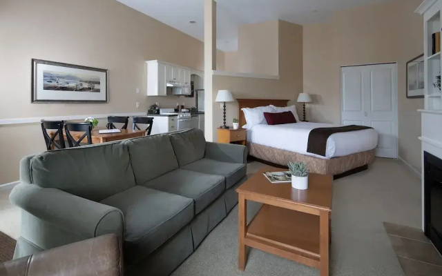 Rivertide Suites Hotel