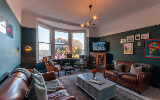 VICTORIAN Apartment with SEA VIEWS by ADLIV HOST