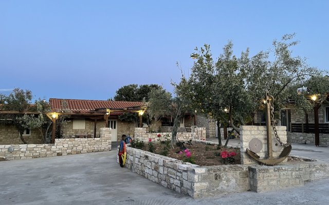 Acrocorinth Apartments