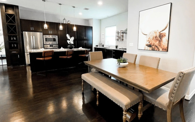 Houston Heights Hideaway Fast WiFi