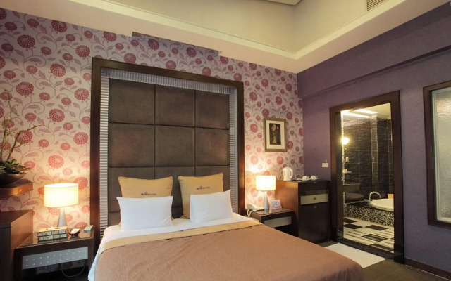 Regale Villa Hotel