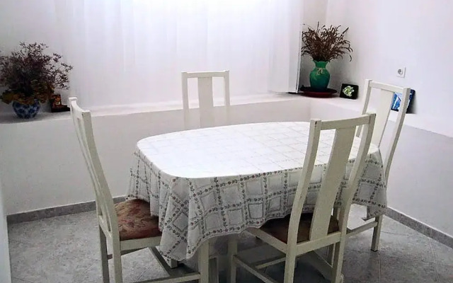 Apartment Serene Step From The Sea, Sleeps 5