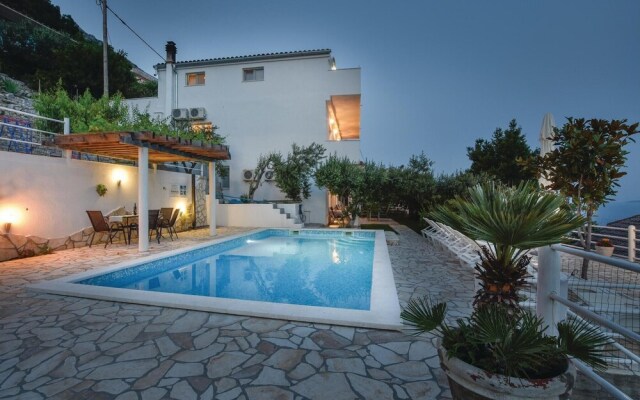 Amazing Home in Mimice With Wifi and 2 Bedrooms