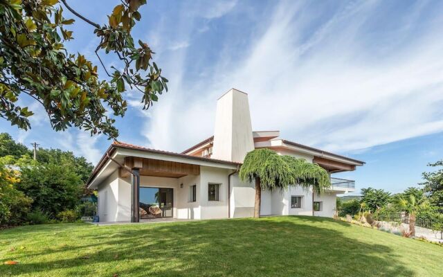 Stunning 6-bed House in Brito, Guimaraes