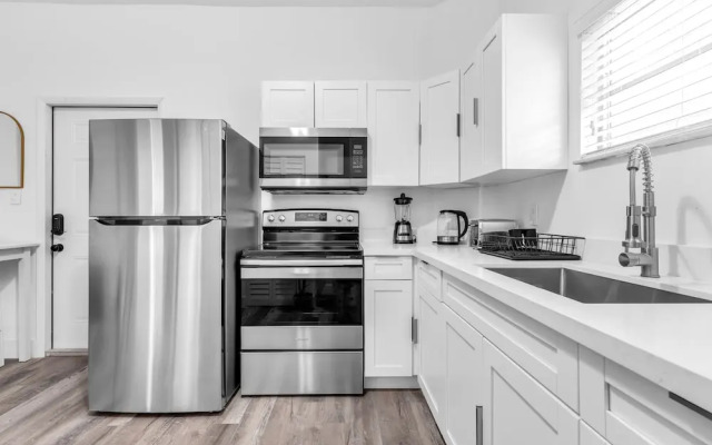 Stylish & Modern 4BD Home