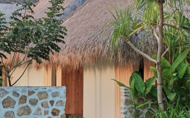 Boni Beach Hotel & Restaurant