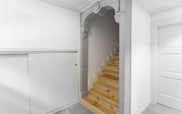 ALTIDO Chic 1BR Apt w/balcony close by Graça Viewpoint & tram stops