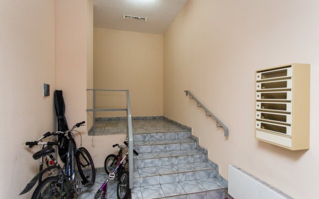 Crocus Expo Townhouse for 18 + Fireplace Apartments
