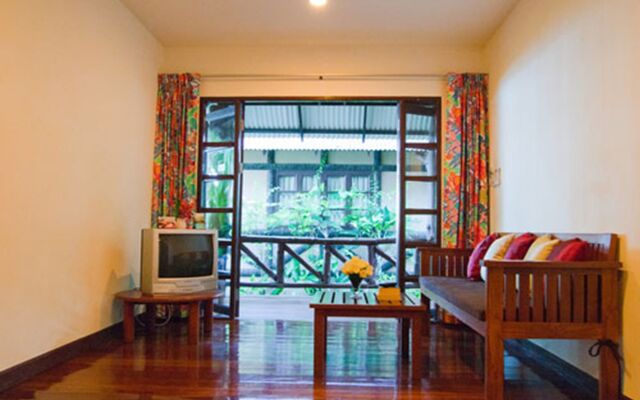 Baan Klang Aow Beach Resort