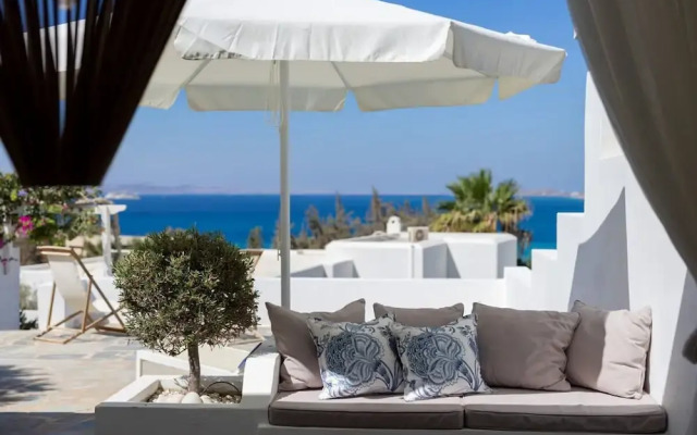 B4 Cycladic Home for 6 by the Beach