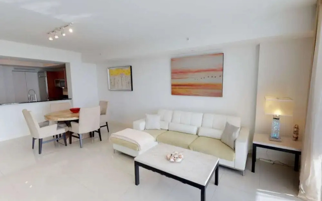 3000 Oasis Grand Blvd #803