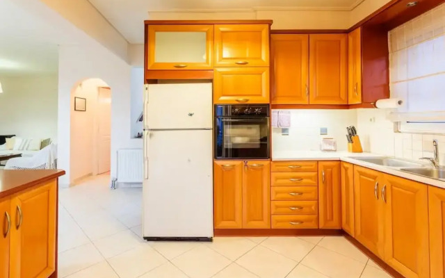 Spacious Urban Haven-family Home Perfect Location
