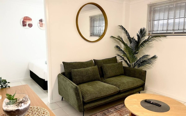 Home on a Hill - 1 Bedroom Apartment