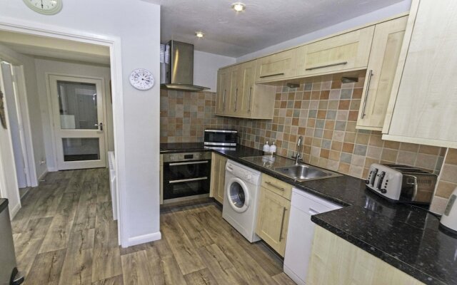Clifton Court Apt 19 With Heated Pool