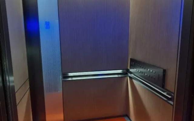 Leighton Hotel Hangzhou (Xintiandi Xiwen Street Subway Station)