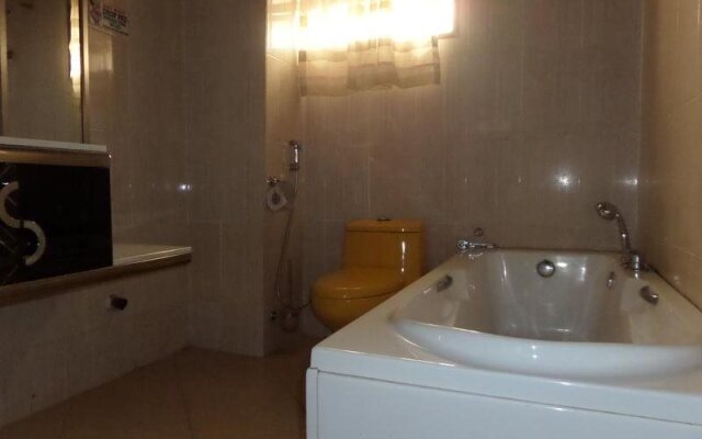BTE Suites & Civic Center