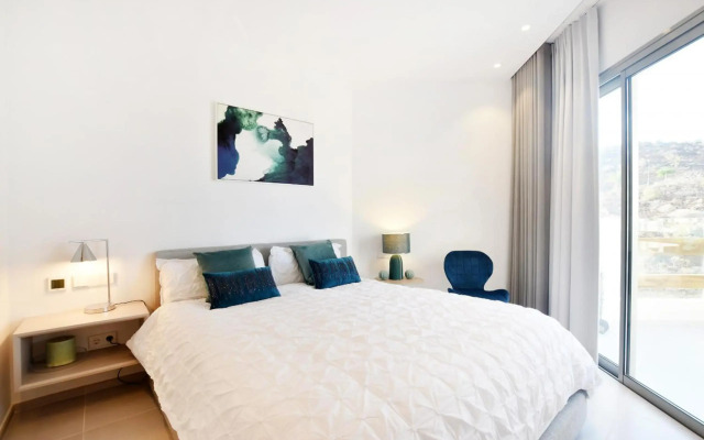 Gazmira 3-1 PENTHOUSE DELUXE & JACUZZI 3B