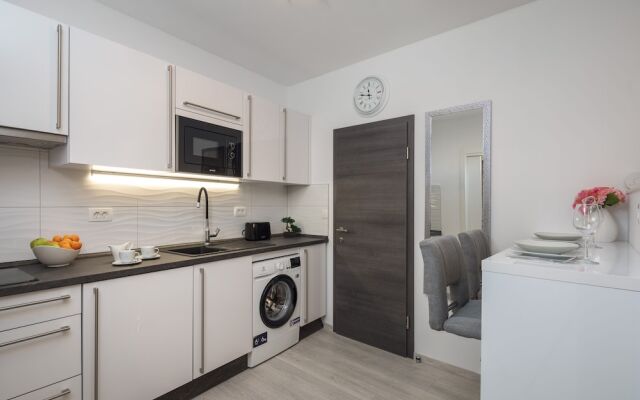 Luxury Studios & Rooms Seven
