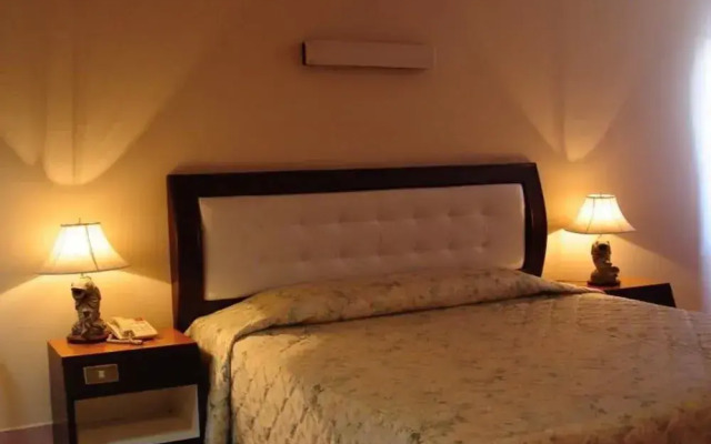 Hotel Petchkasem Grand