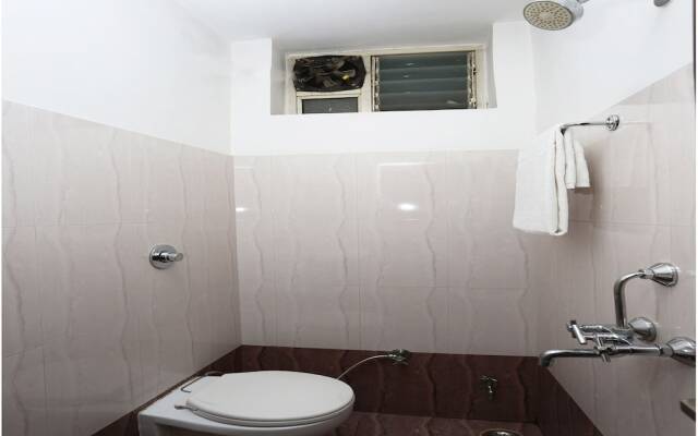 OYO 10588 Hotel Golden Square