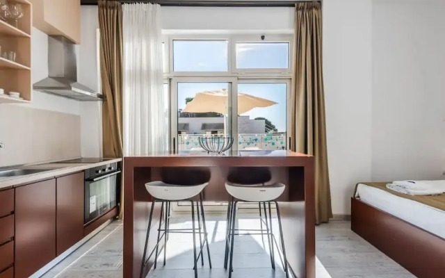 Stylish Studio With Spacious Balcony -trendafili