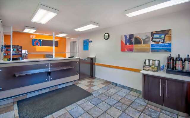 Motel 6 Warren, MI - Detroit East