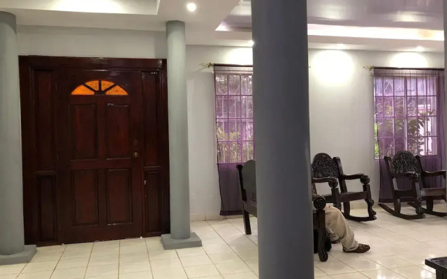 Friendly 4-bed House in Managua