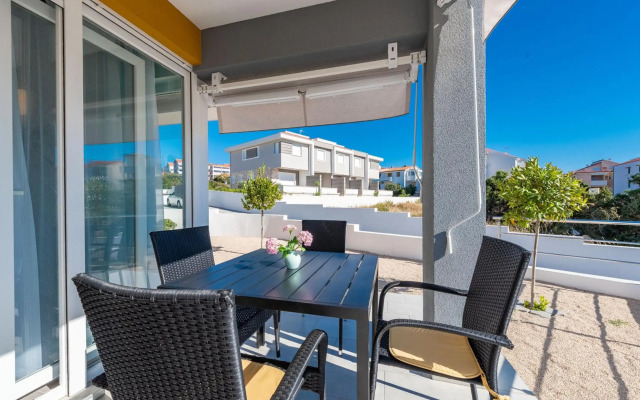 Dario 1. modern & luxury ap. with a pool