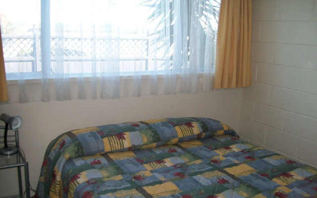 Cedar Court Motel