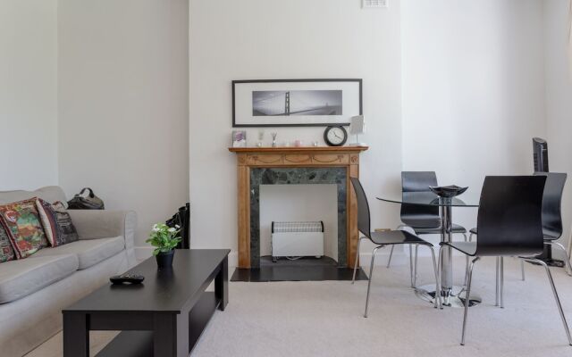 Homely 2 Bedroom Apartment in Earl's Court