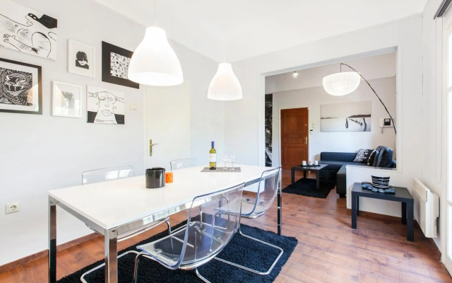 Trendy Minimal Flat in posh Athens