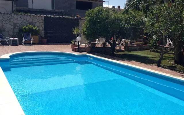 Villa con Piscina a Balestrate