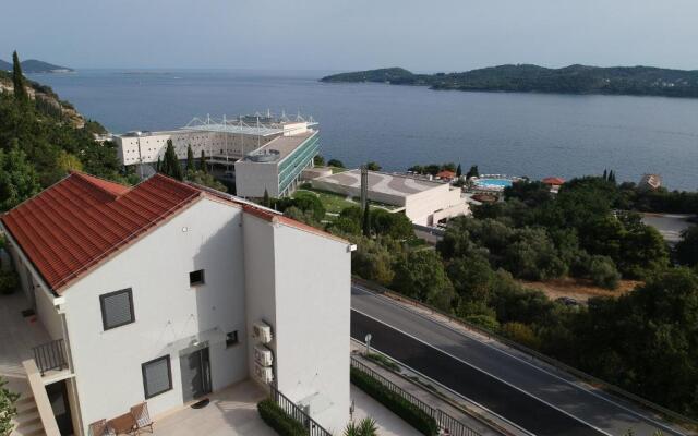 Apartmani D & J