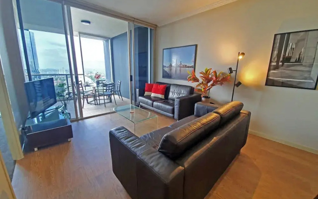 2BR Stunning Views CBD Pool Gym Netflix