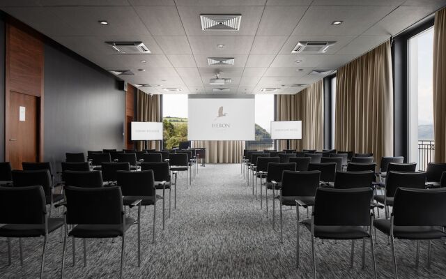 Heron Live Hotel