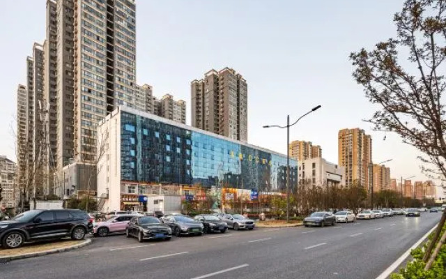 Yu Yue E-sports Hotel (Zhengzhou East Railway Station)