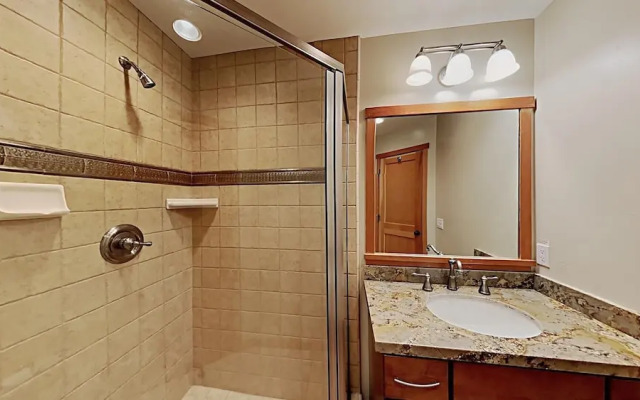 Spacious Snowbird Condo Unit Slopeside In Quiet Canyon Neighborhood