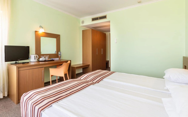 Jeravi Hotel