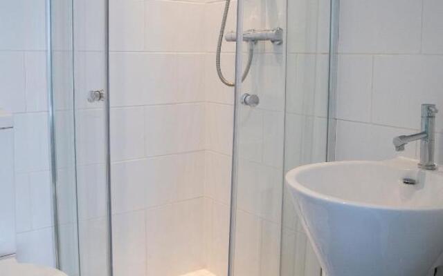 Harlow Apartment 3
