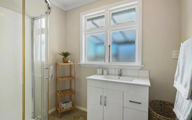 Bliss on Barratt - Blenheim Holiday Home