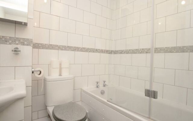 Arma Short Stays - Turner Close