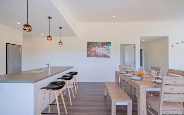 Peace and Paradise - Whitianga Holiday Home