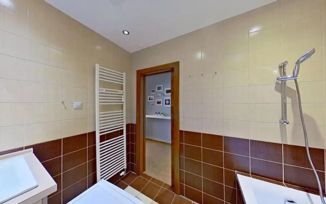 2 separate BD apt very close to the city centre