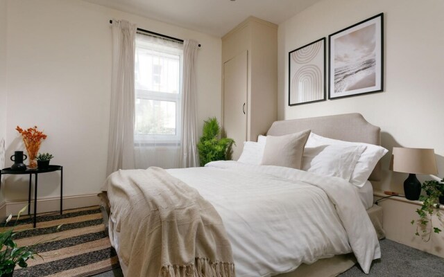 Host Stay Turret Grove