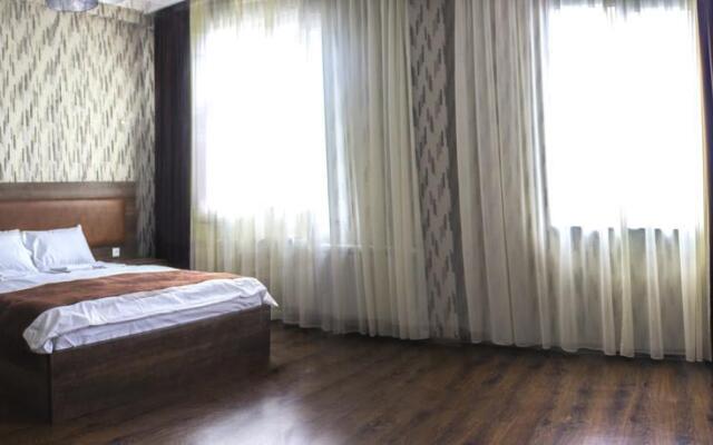 Hotel Holiday House Batumi