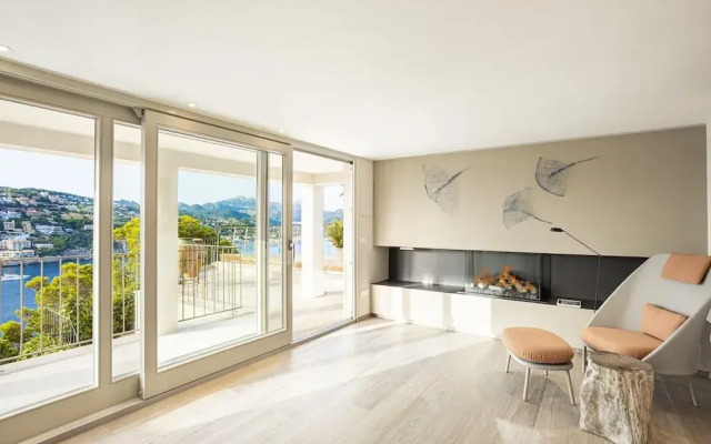 Sea-view Villa Near Port