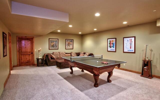 Boulder Ridge by Stewart Mountain Lodging