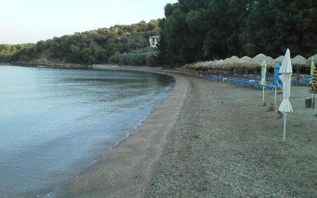 Beachfront home for 8, Kalifteri Beach, Afissos